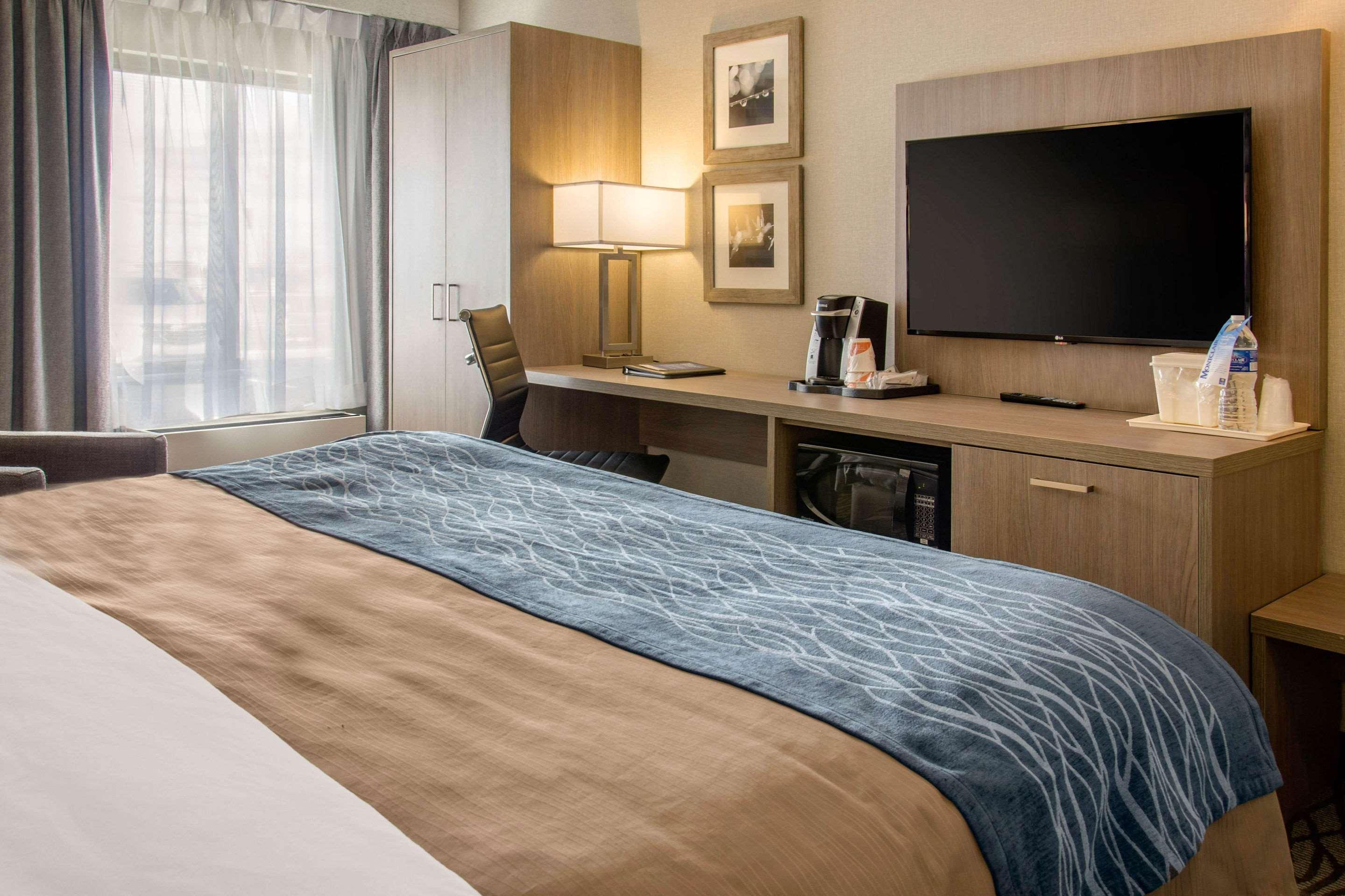 Comfort Inn Aeroport Dorval Buitenkant foto