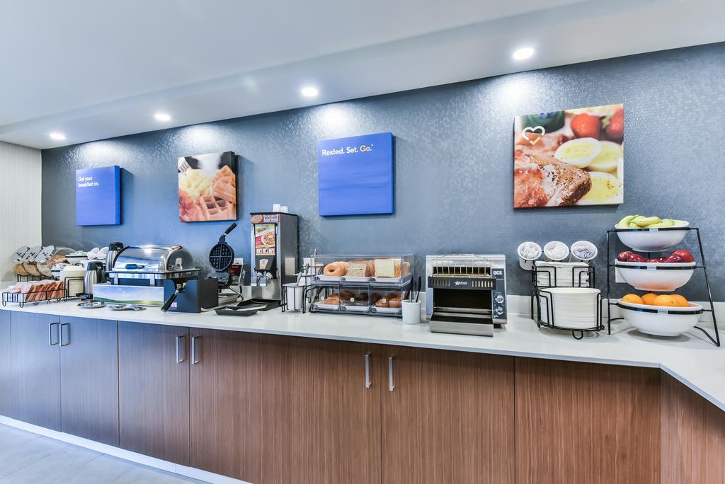 Comfort Inn Aeroport Dorval Buitenkant foto