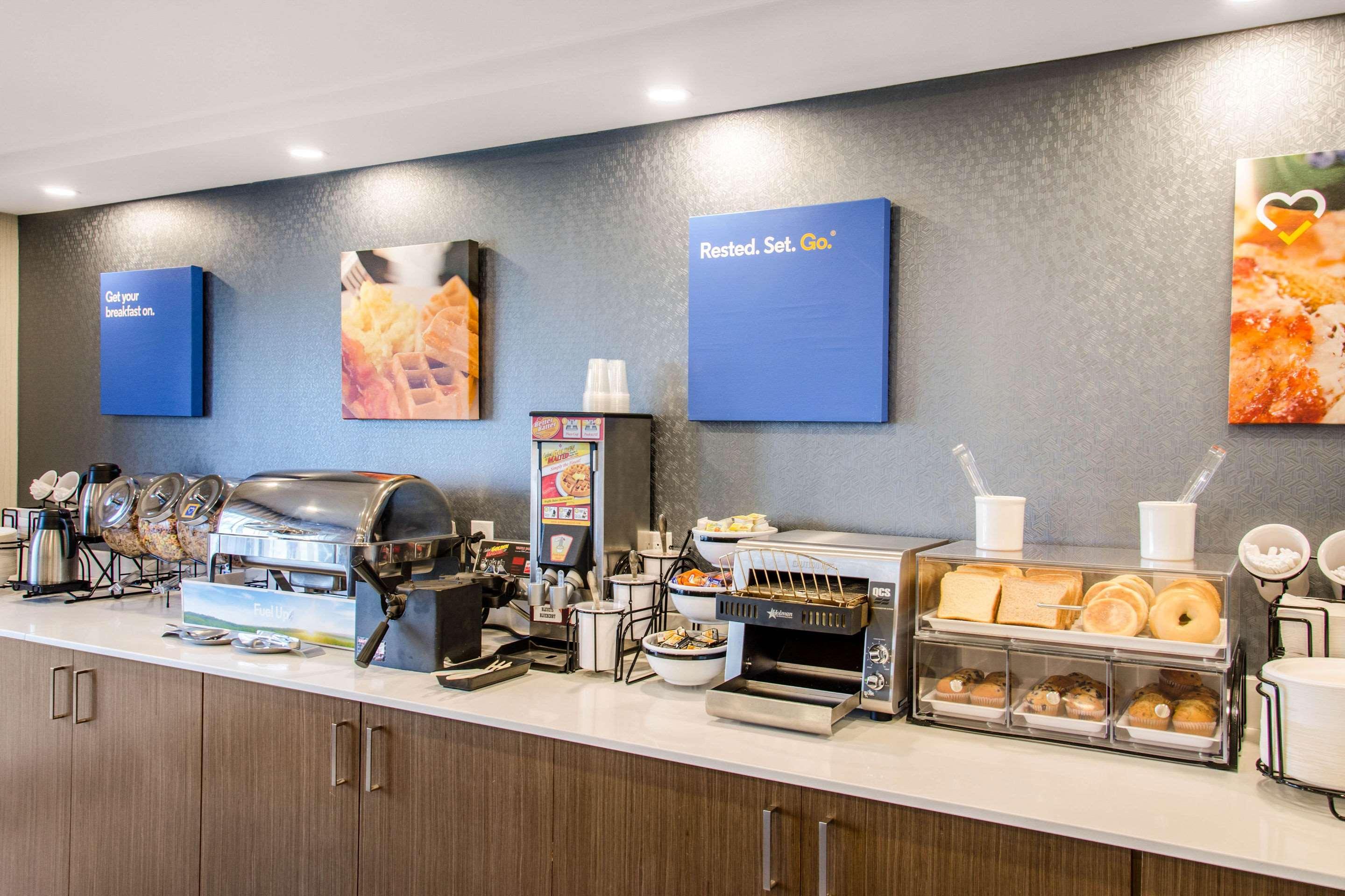 Comfort Inn Aeroport Dorval Buitenkant foto