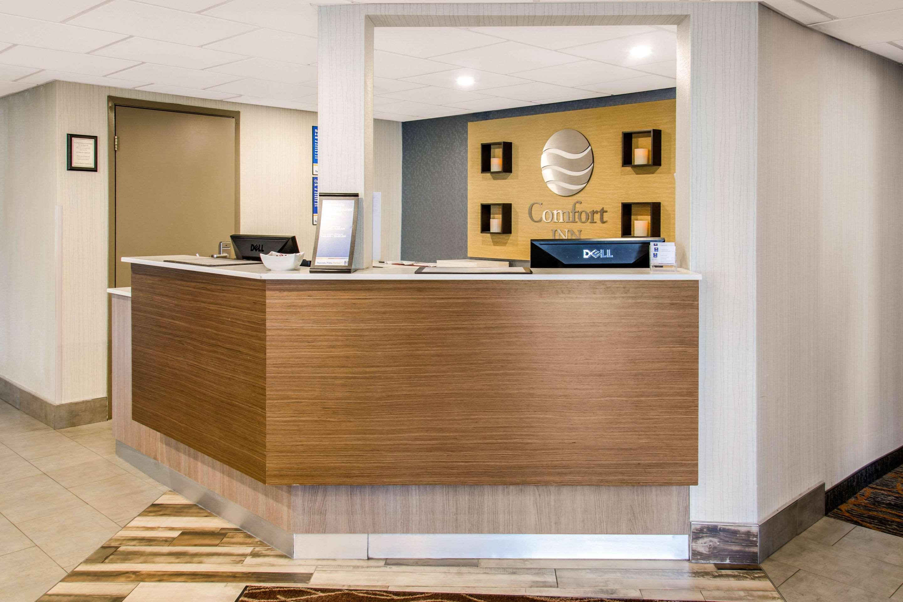 Comfort Inn Aeroport Dorval Buitenkant foto