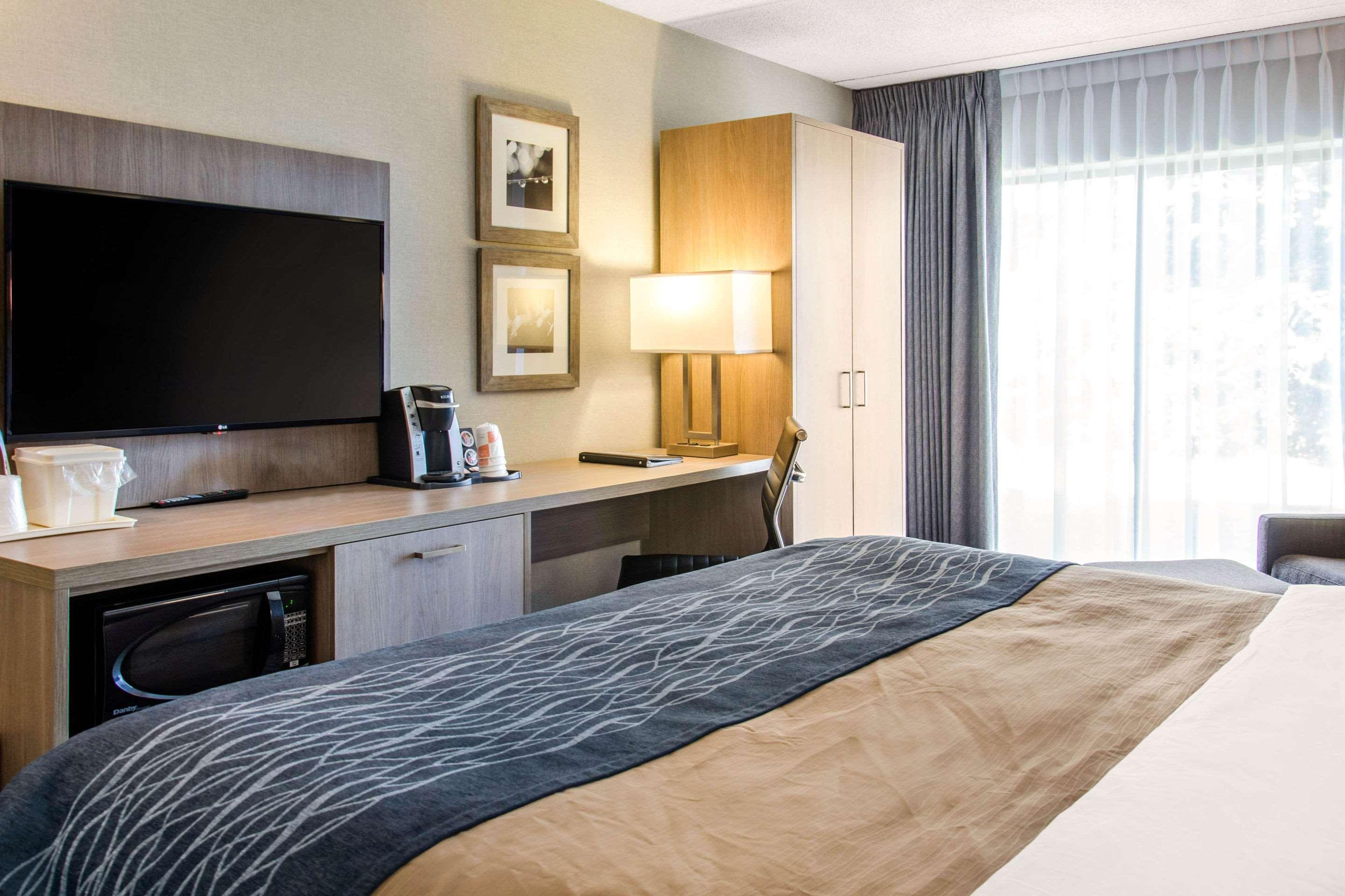 Comfort Inn Aeroport Dorval Buitenkant foto
