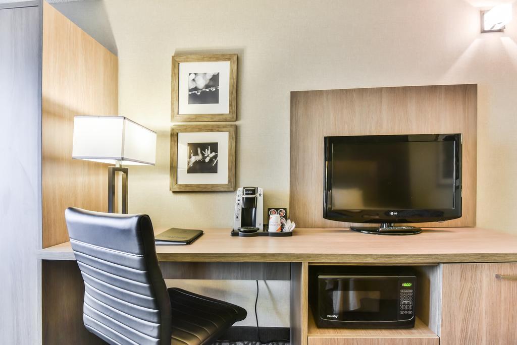 Comfort Inn Aeroport Dorval Buitenkant foto