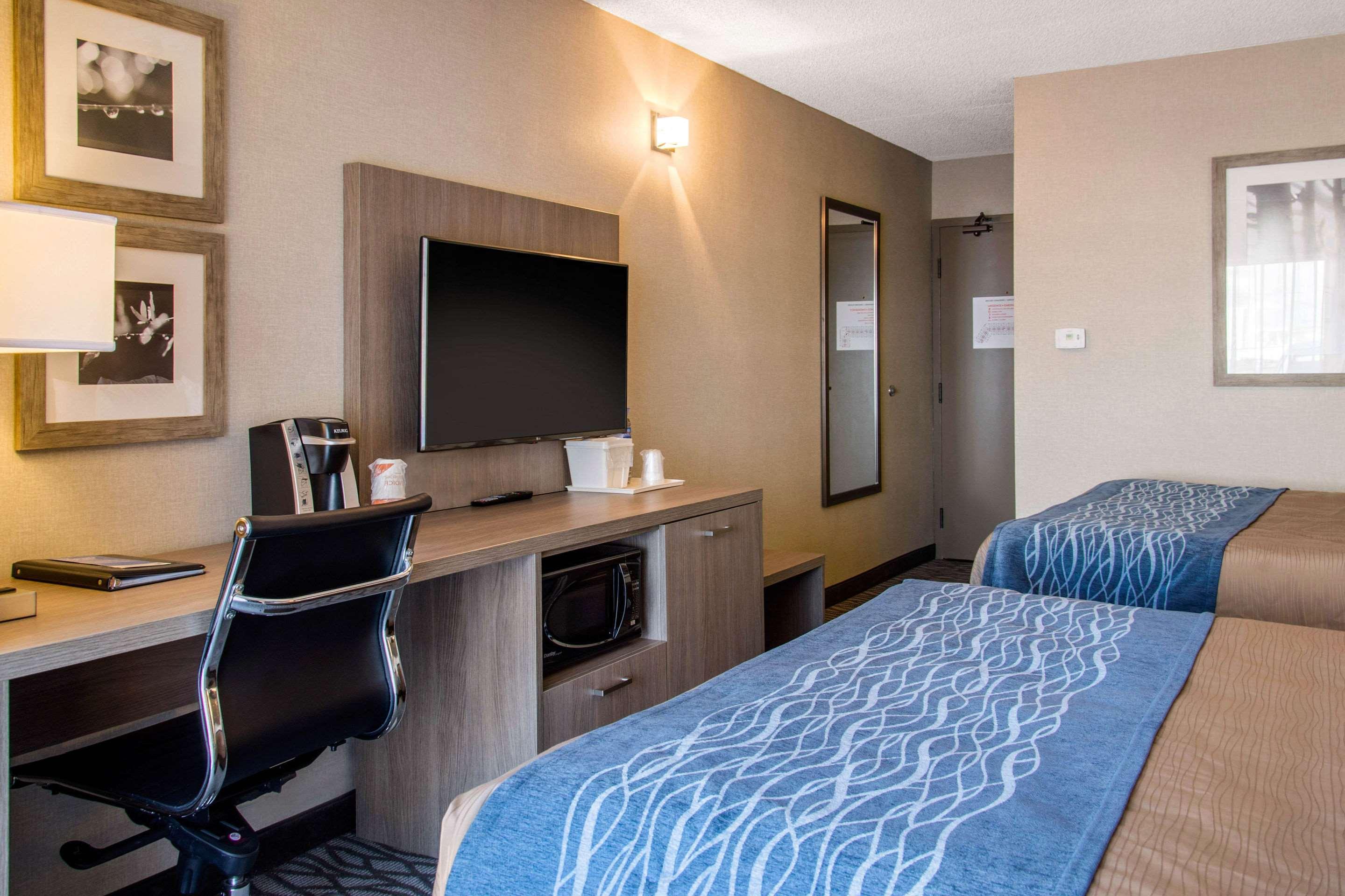 Comfort Inn Aeroport Dorval Buitenkant foto
