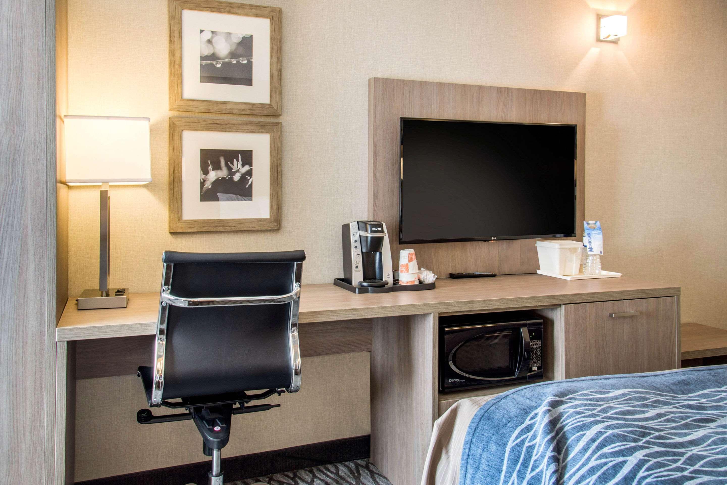 Comfort Inn Aeroport Dorval Buitenkant foto